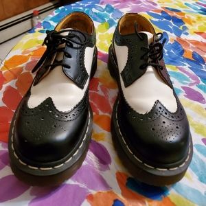 Doc Martens 5 Eye Brogue Black/White Wingtip shoes